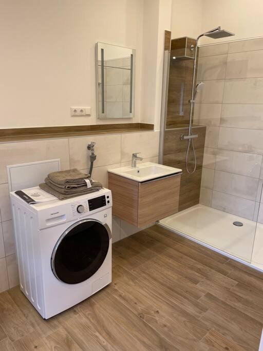 Apartment In Zentraler Lage Mit Privatparkplatz 格拉芬韦赫尔 外观 照片